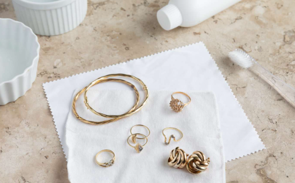 Jewelry Cleaning guide