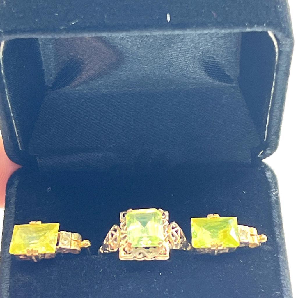 PERIDOT EMERALD CUT PERIDOT RING