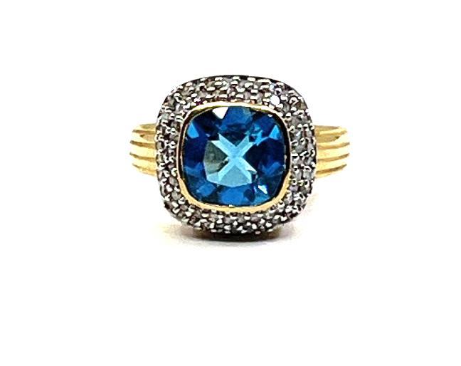 DIAMOND AND TOPAZ YELLOW GOLD