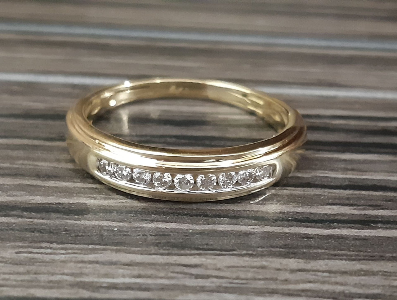 LADIES BAND 1/6 CT ROUND DIAMOND 10K YELLOW GOLD