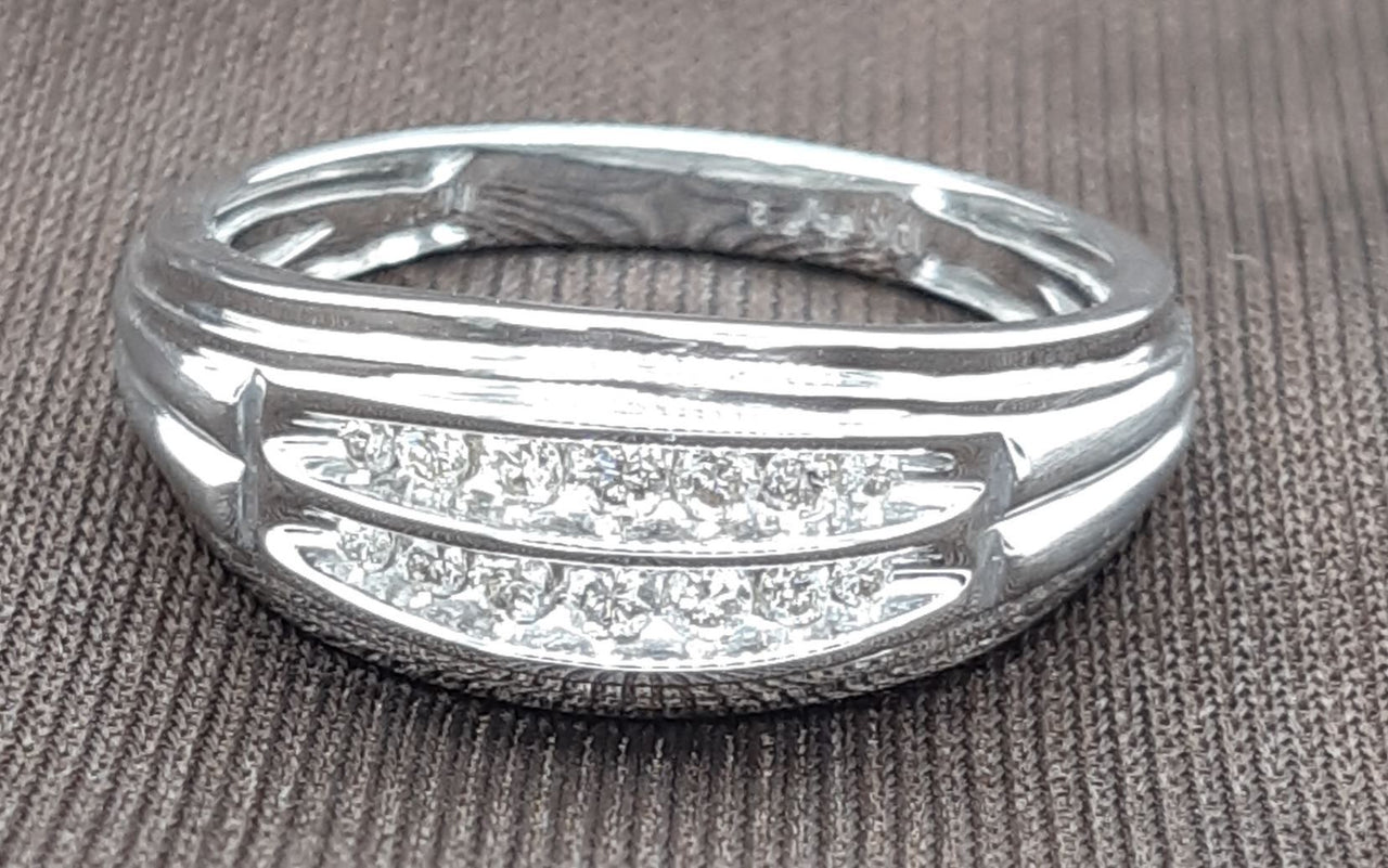MEN'S RING 1/4 CT ROUND DIAMOND 10K WHITE GOLD
